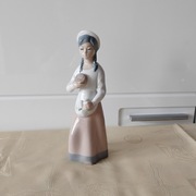 Figurka „Dziewczyna z chlebem i owocami” Casades Spain