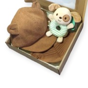 Zestaw dla dzieci - czapka, skarpety, zabawka 