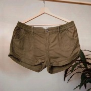 Szorty spodenki 42 XL C&A Clockhouse wiskoza krótkie zielone ciemnozielone