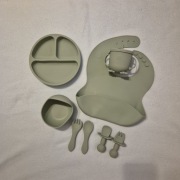 Silikonowe naczynia dla niemowląt, zestaw 8 elementów.