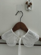 Biały kołnierzyk MAŁA