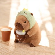 Maskotka kapibara w czapce dla dzieci 