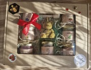 Pakiet prezentowy Miody smakowe i świeczka z wosku pszczelego 