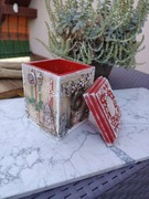 Świąteczne ręcznie zdobione pudełko ze świecznikiem duże