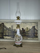 Stara lampa naftowa – mleczne szkło, mosiądz, szkło | przełom XIX/XX w.