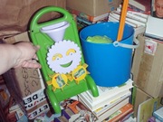 Zestaw zabawek do piasku, duże wiaderko, młynek, 8 foremek sitko łopatka +