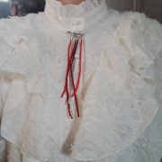 Komplet biżuterii handmade – broszka + kolczyki, czerwone koraliki