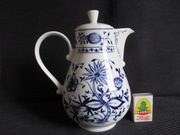 DZBANEK  PORCELANOWY  CEBULOWY WZÓR  KAHLA  GDR 