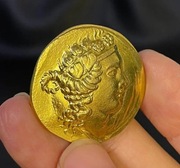 Grecka moneta kolekcjonerska przedstawiająca Dionizosa