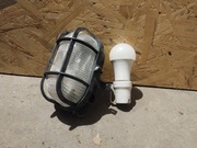 Oprawa kanałowa E27 IP44 czarna + żarówka LED