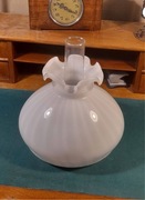 Przedwojenny biały klosz do lampy naftowej