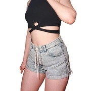 Wiązane szorty jeansowe high waist – styl retro Y2K