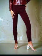 Jeansy skinny rozmiar L42 bordowy