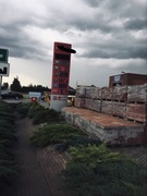 Pylon reklamowy stacja benzynowa
