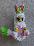 Biała kolorowa interaktywna maskotka pacynka Bush Baby World jak nowa