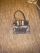 Jarzmo zacisk hamulcowy OE Lexus is200 przód prawy 2000r