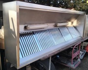 Okap gastronomiczny z łapaczami tłuszczu 270x47x100