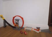 Tor samochodowy Superpętla Zygzaka McQueen Rocket Racing Mattel