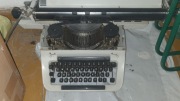 Stara maszyna do pisania z PRL