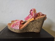 Kolorowe sandalki na koturnie, wiązane FIORE r 39