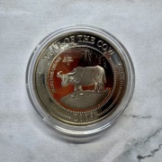 Stara Moneta Niue 2 Dolary Elżbetia II Lunar Rok Bawoła 2009 r. kolorowana