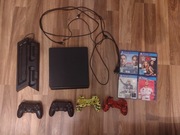 PlayStation 4 Slim 500GB + 2 pady + 4 gry + stacja ładująca/dokująca
