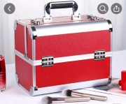 Kuferek na kosmetyki