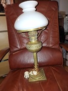 Lampa elektryczna stulizowana na starą lampę naftową, vintage 