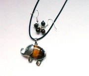 Brązowe "tygrysie oko" magiczny kamień, wisiorek słoń i kolczyki, zestaw