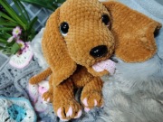 Jamnik pies szydełkowy maskotka prezent 