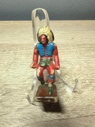 Żołnierzyk PRL Skradający się Indianin.