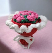 Bukiet róż, kwiaty. Pudełko na pierścionek lub kolczyki. Na szydełku