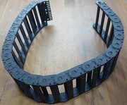 Prowadniki kablowe używane w dobrym stanie