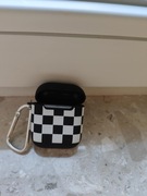 Etui na airpodsy claire's etui na słuchawki apple airpods pro brelok