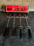 Zestaw do Szaszłyków SCHASCHLYK-SET | 4 Szpikulce + Stojak | Metalowy