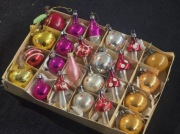 Bombki choinkowe małe prl mix 24 szt kształtki okrągłe retro ozdoby vintage