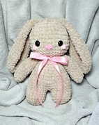 Słodki króliczek maskotka