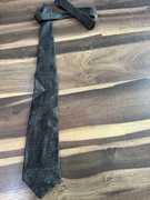 Czarny krawat w geometryczne wzory kwadraty romby