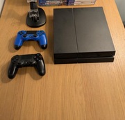 PlayStation 4, 2 pady i podstawka ładująca 