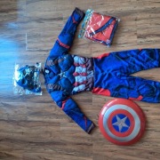 nowy strój kapitana Ameryka ale sprzedaje jako używany 