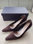 Zamszowe, brązowe szpilki PRADY R.37