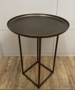 Stalowy stolik kawowy