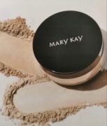 Mary Kay Jedwabisty Puder Wygładzający Light Medium Beige