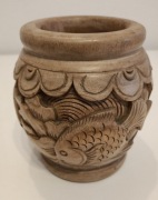 Ręcznie rzeźbiony wazon z Indonezji