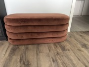 Puf z aksamitu marki Westwing