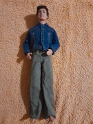 Ręcznie malowana lalka Ken Doll Indonesia 1968 brunet kręcone włosy