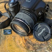 Aparat hybrydowy Fujifilm FinePix S6500fd