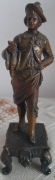 Figura z brązu -  Myśliwy z kuropatwą