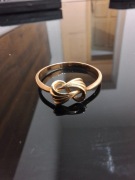 Subtelny pierścionek próba 585 14K splot kokarda warto 