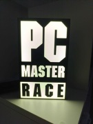 Lampka LED PC MASTER RACE – inspirowana